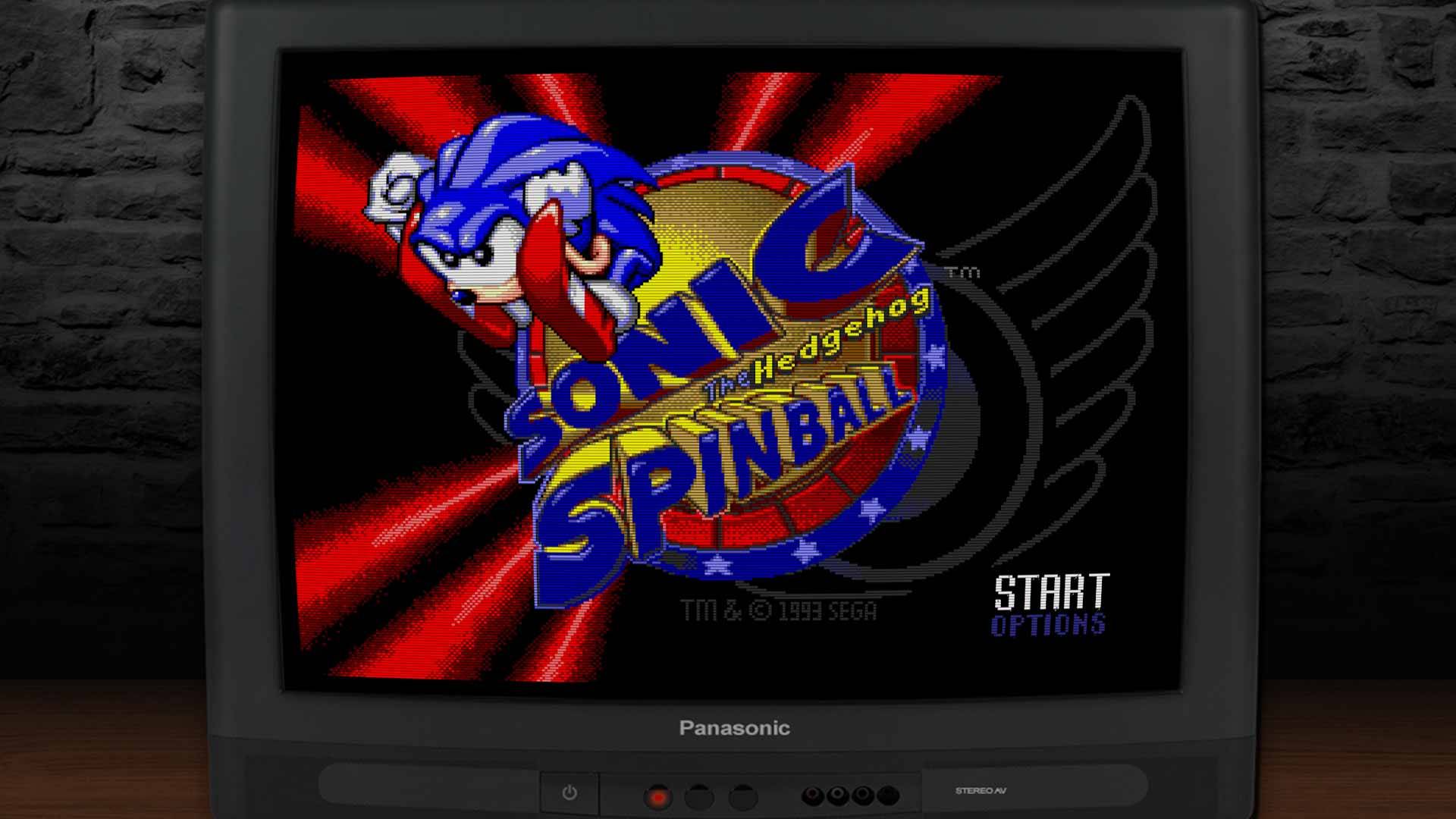 Titelbildschirm von Sonic Spinball auf einem CRT-Fernseher – Retro-Stil mit Sonic als Kugel vor dem Spiel-Logo.