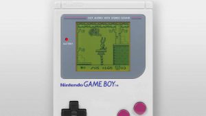 Buster steht auf einer sich bewegenden Platform im grusel Wald